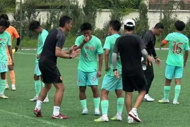 本次非洲年度最佳球员3名入围者为萨拉赫、奥斯梅恩和阿什拉夫，奥斯梅恩最终击败两名竞争者当选，这也是他职业生涯首次获得这一荣誉。